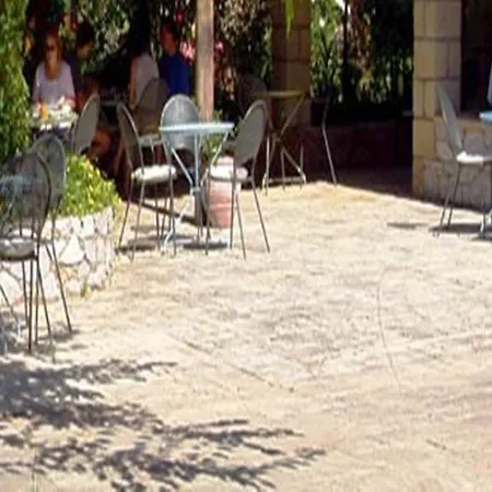 Kalamitsi מלון